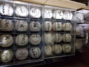 春日井市にて野球選手の直筆サインボール大量買取り